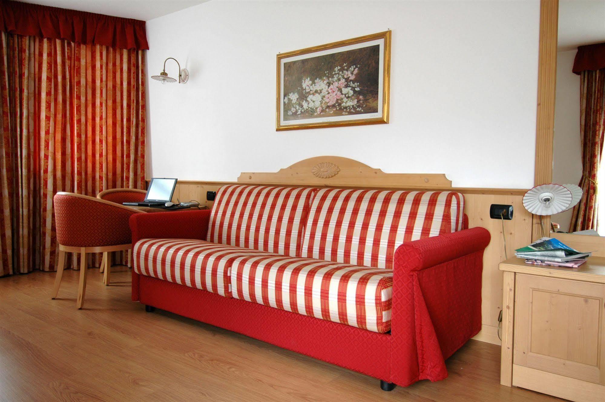 Residence Pez Gajard San Martino Di Castrozza Exteriör bild